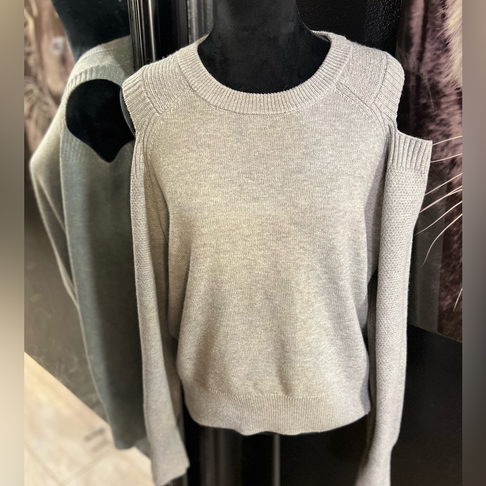 🩶🖤 DKNY Cutout Shoulder Sweater-SZ L🖤🩶NWT - Picture 8 of 11